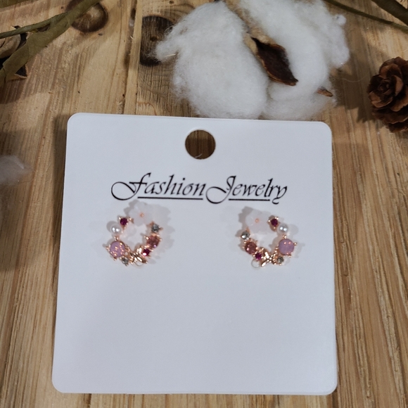 🎊🎊NEW🎊🎊GORGEOUS!! Dainty Wreath Earrings in ROSE GOLD Plating - Picture 11 of 16